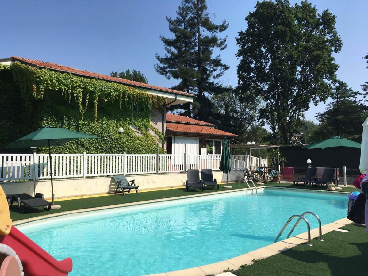 Fattoria Sequoia Bed & Breakfast Castagneto Po Luaran gambar